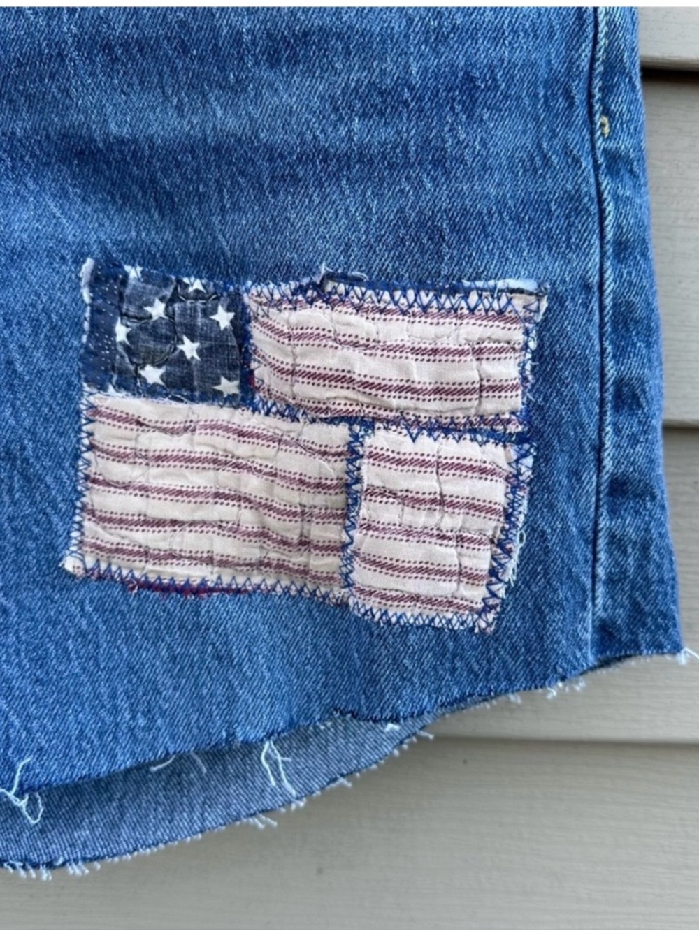 Levis 501 appliqué cut off shorts 28” patriotic Americans women’s - Picture 5 of 10